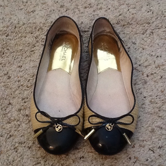 MICHAEL KORS WEAVED PATENT BALLET FLATS w/ BOW - Picture 2 of 4